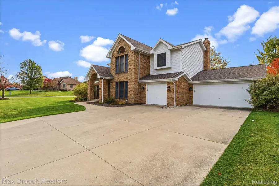 5498 Green Bank DR, Grand Blanc, MI 48439 - #2