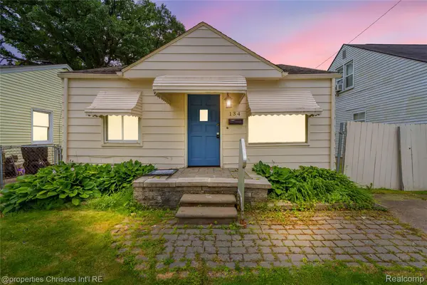 134 E Brockton AVE, MadisonHeights, MI 48071