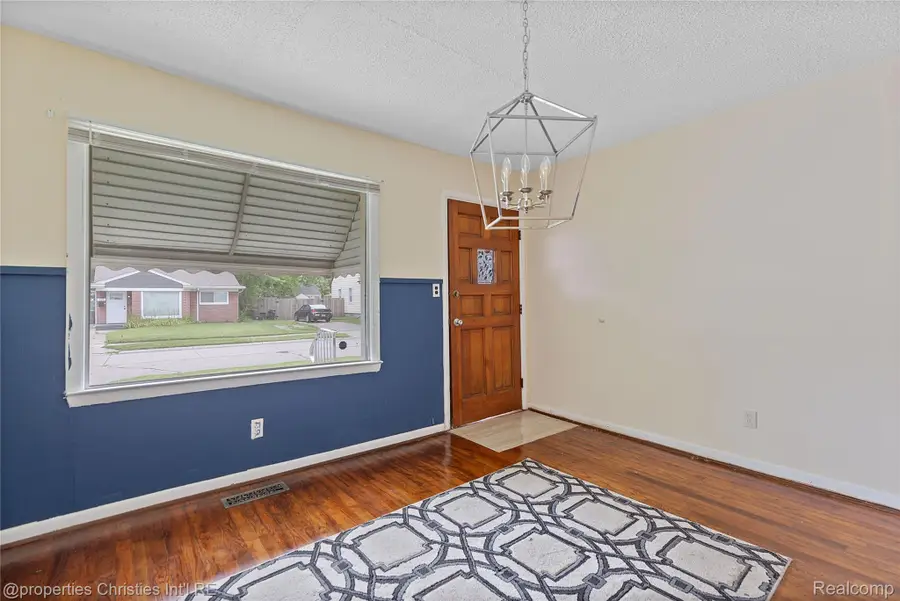 134 E Brockton AVE, Madison Heights, MI 48071 - #3