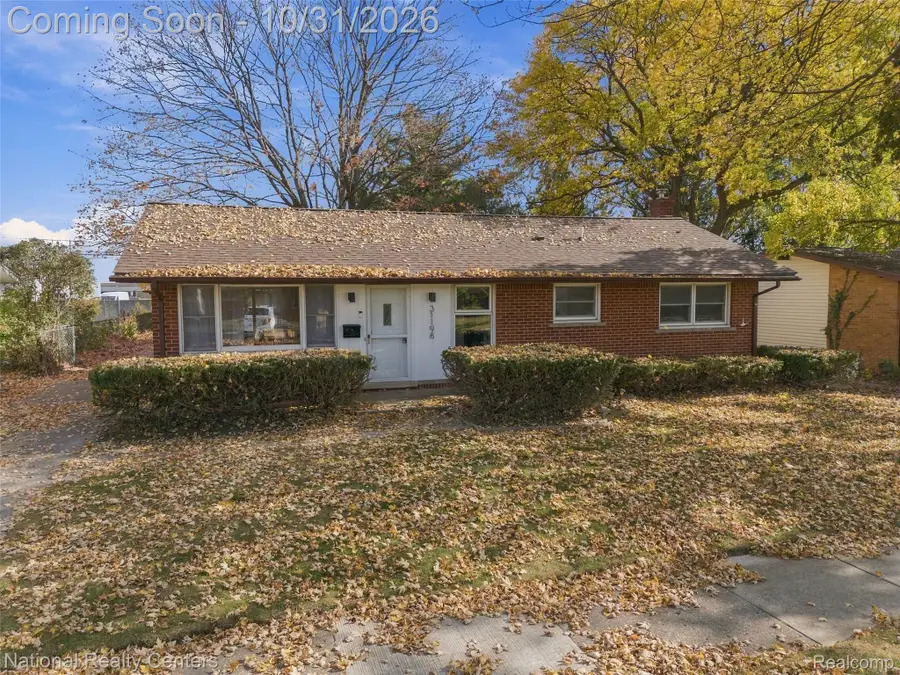 31198 Edgeworth DR, Madison Heights, MI 48071 - #2