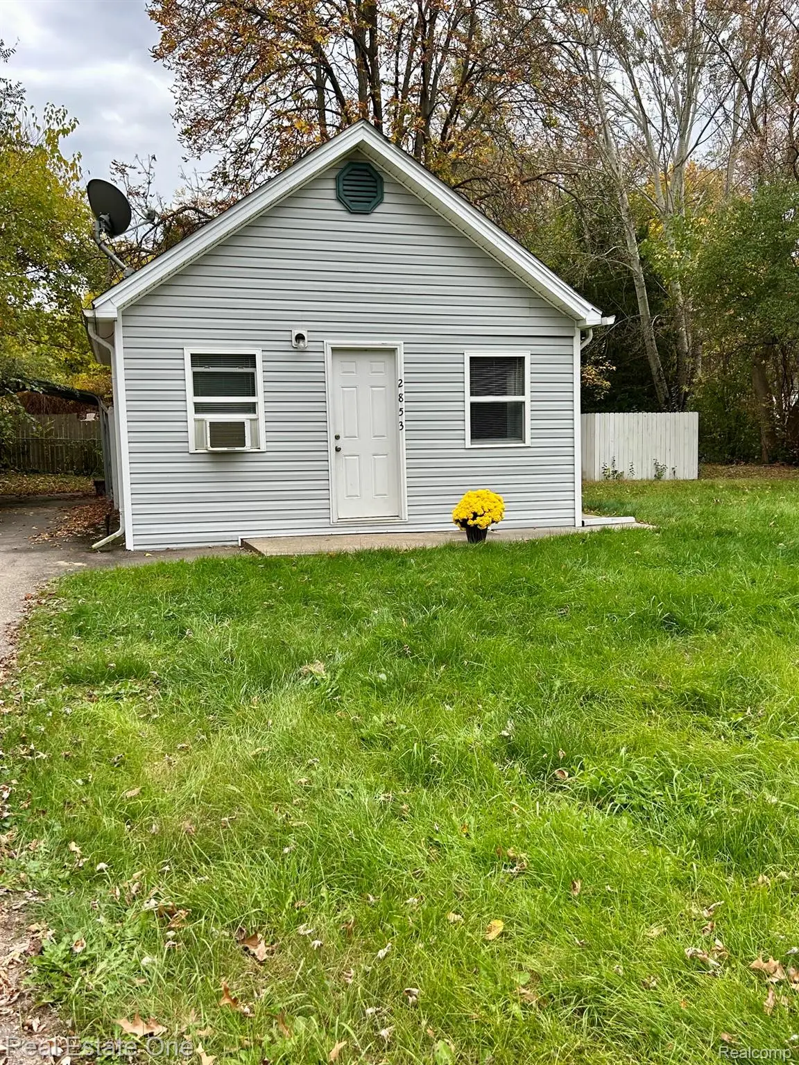 2853 Peerless AVE, Waterford, MI 48328 - #1