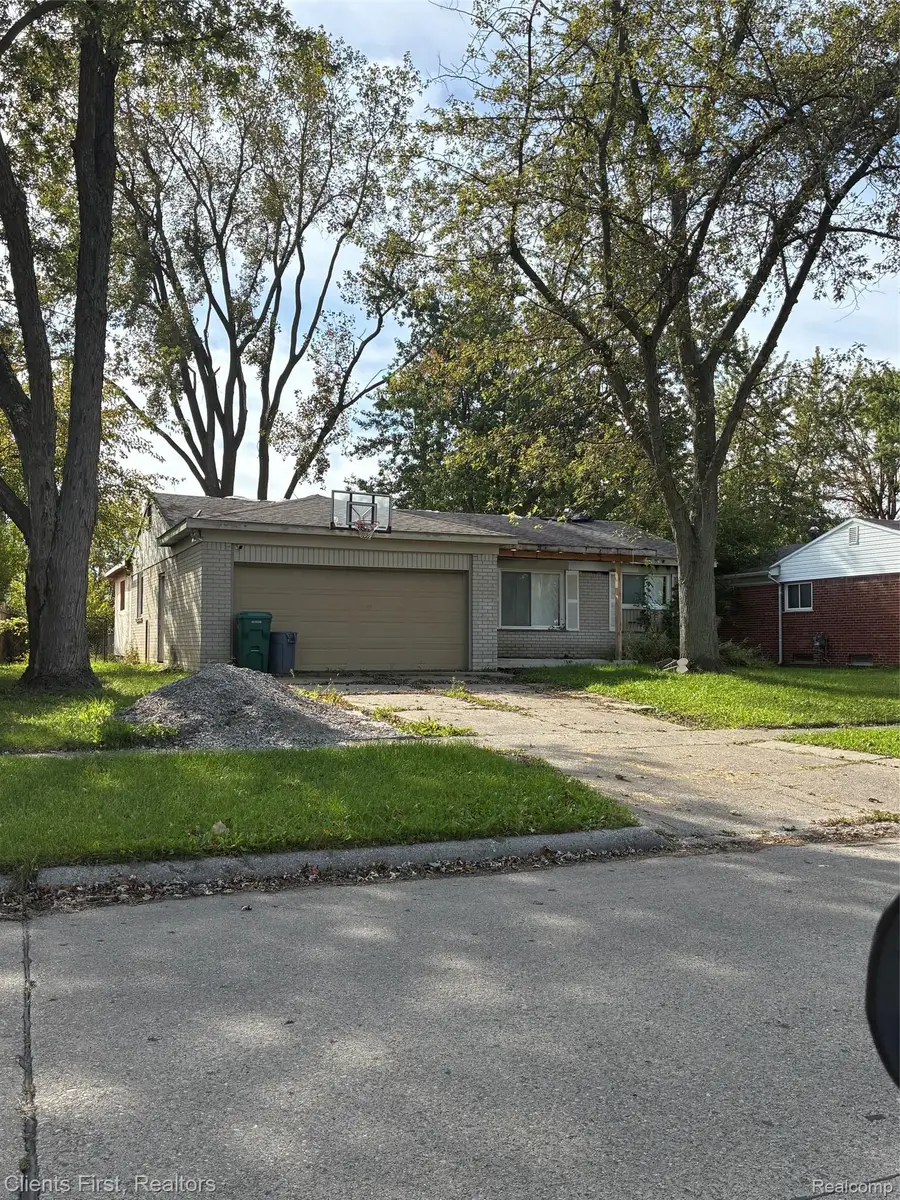 34833 Lynn DR, Romulus, MI 48174 - #2