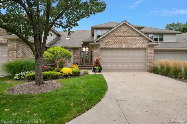980 Sunset DR, Waterford, MI 48328