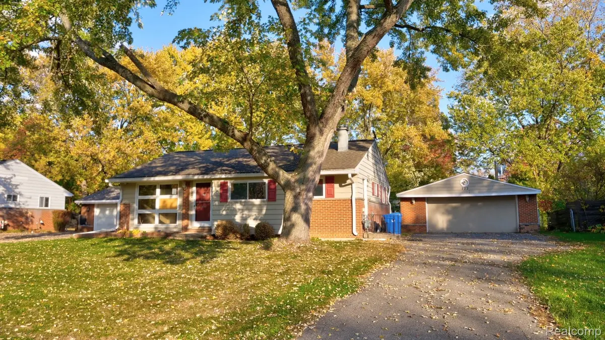 722 Sheryl DR, Waterford, MI 48328 - #1
