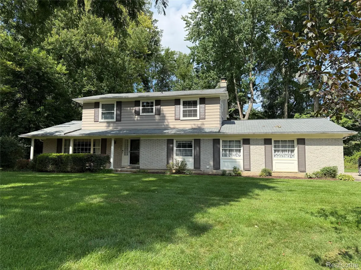 353 Broadleaf DR, Rochester, MI 48306 - #1