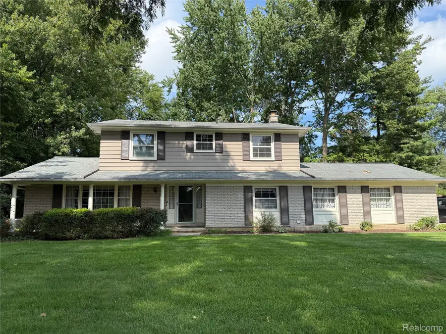 353 Broadleaf DR, Rochester, MI 48306 - #2