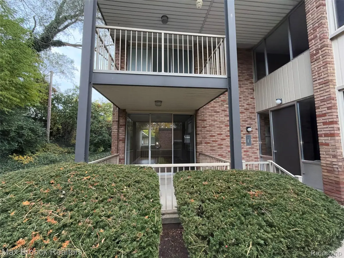 4049 W Maple RD, Bloomfield, MI 48301 - #1