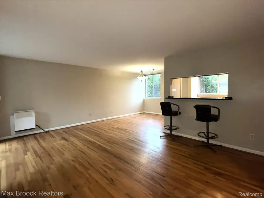 4049 W Maple RD, Bloomfield, MI 48301 - #3