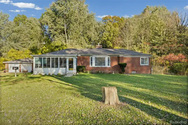 25813 Karr RD, Belleville, MI 48111