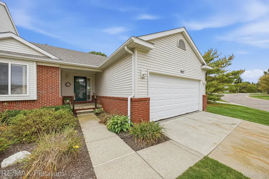 1027 Spirea DR, Howell, MI 48843 - #2