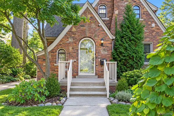 9615 Cranston ST, Livonia, MI 48150