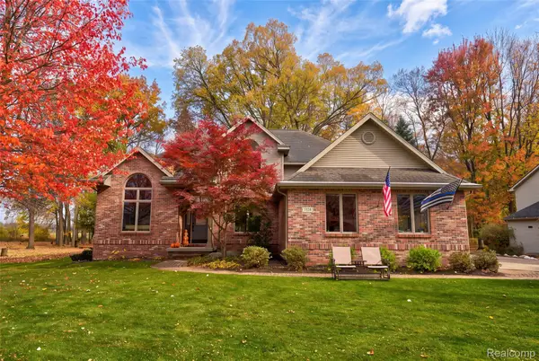 2328 Flagstone DR, Flushing, MI 48433