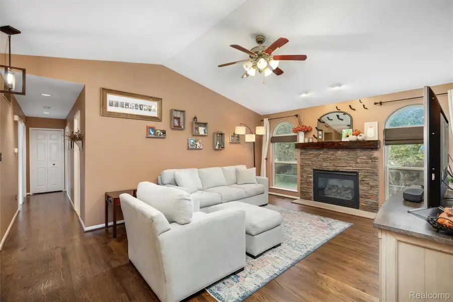 9081 Posey CT, Whitmore Lake, MI 48189 - #3