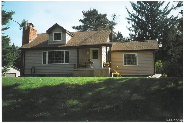 5133 Howard Lake RD, Leonard, MI 48367