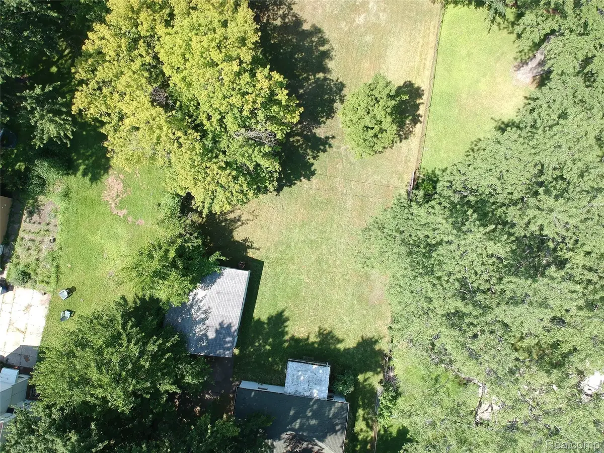 25601 PETER KALTZ RD, Warren, MI 48091 - Image #1