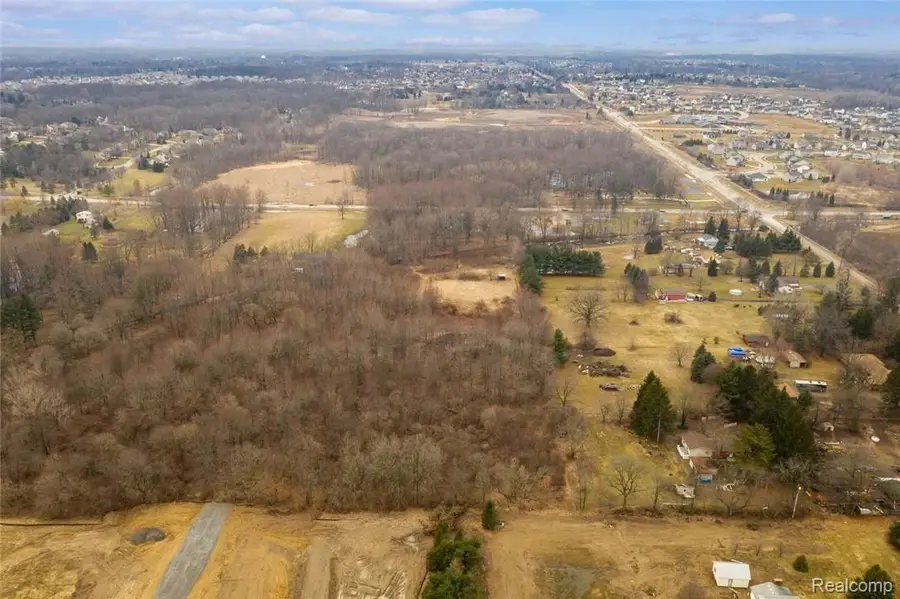 25700 MILFORD RD, Lyon, MI 48178 - Image #2