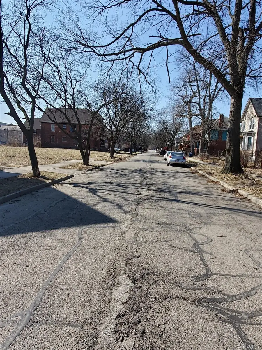 259 MOUNT VERNON AVE, Detroit, MI 48236 - Image #2