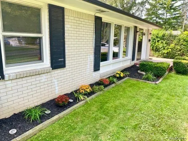 29214 CANDLEWOOD LN, Southfield, MI 48076 - Image #2