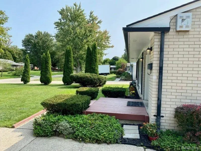 29214 CANDLEWOOD LN, Southfield, MI 48076 - Image #3