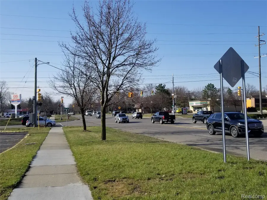 22412 MIDDLEBELT RD, Farmington Hills, MI 48336 - Image #3