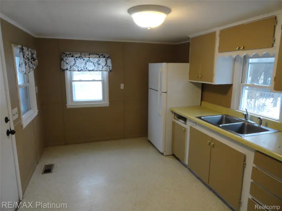 3396 E BALDWIN RD, Grand Blanc Charter Township, MI 48439 - Image #2