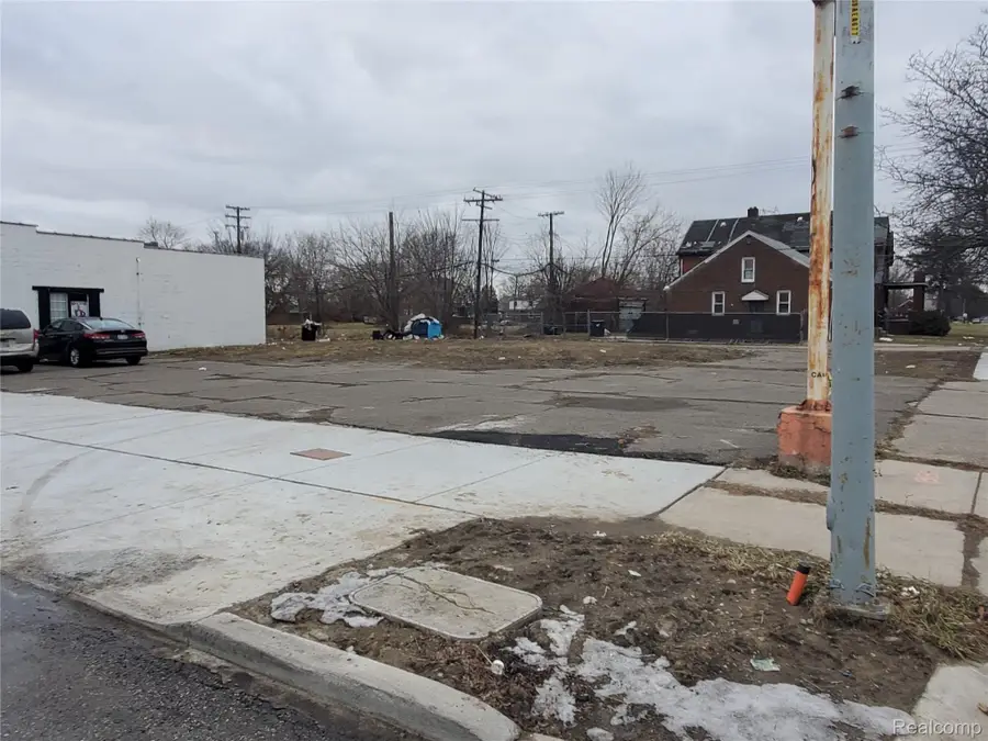 13131 E WARREN AVE, Detroit, MI 48215 - Image #2