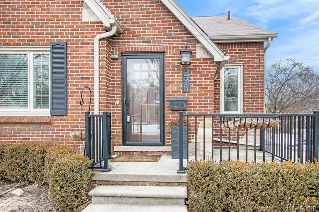 298 W Saratoga Street, Ferndale, MI 48220 - Image #2