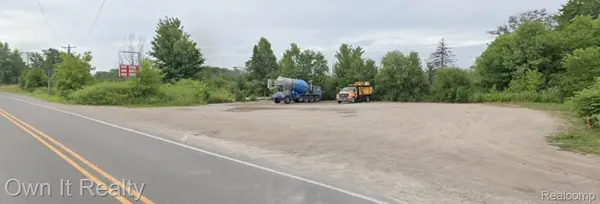 66 6 MILE RD, WhitmoreLake, MI 48189
