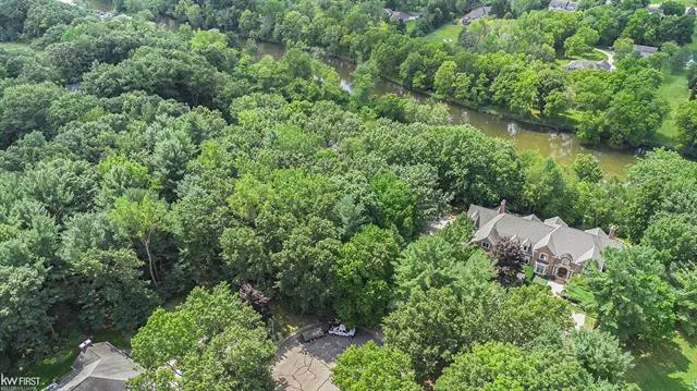9207 N. Island CT, Flushing, MI 48433 - #2