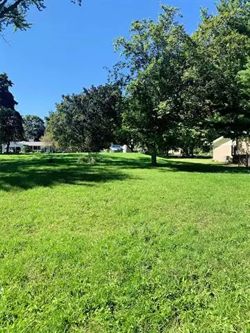 8520 Appleblossom LN, Flushing, MI 48433