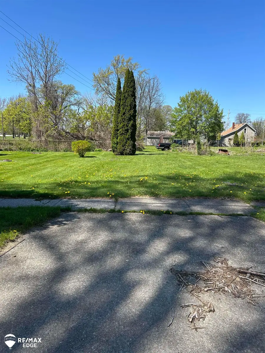 313 Birch ST, Saginaw, MI 48601 - Image #2