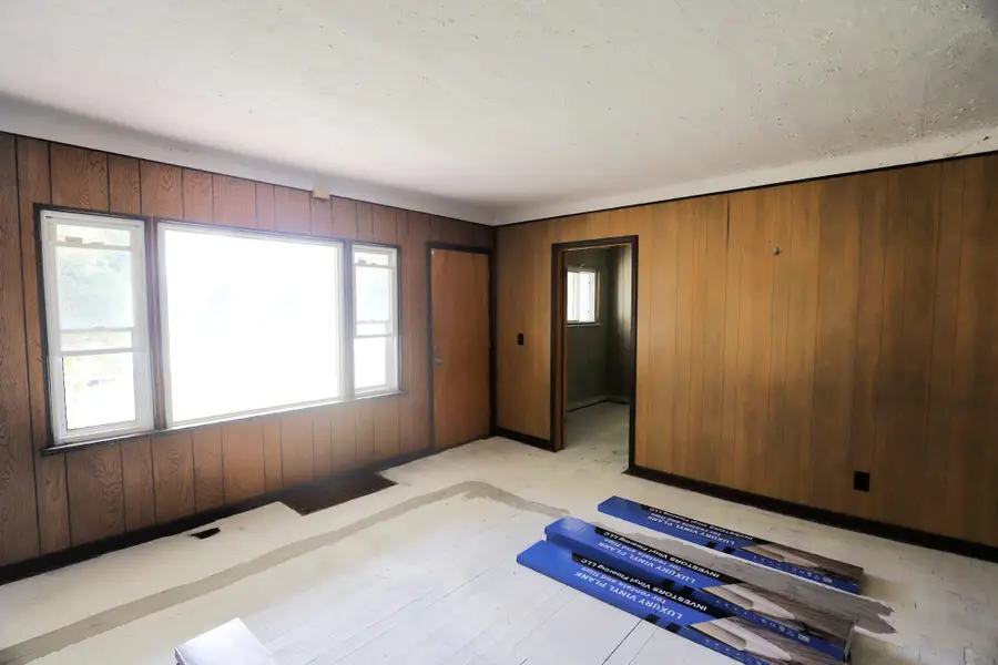 6098 Corunna RD, Flint, MI 48532 - Image #3