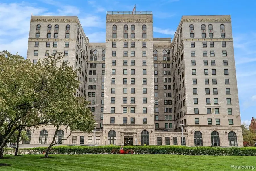 15 E Kirby ST, Detroit, MI 48202 - Image #2