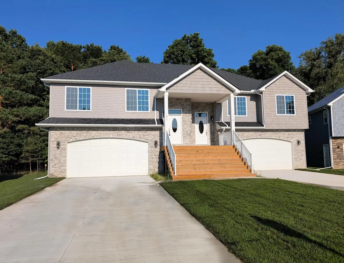 180 Whispering Pines DR, Fenton, MI 48430 - Image #1