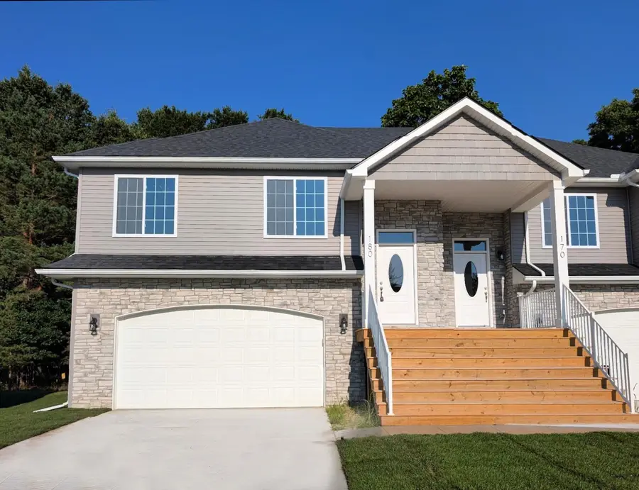 180 Whispering Pines DR, Fenton, MI 48430 - Image #2