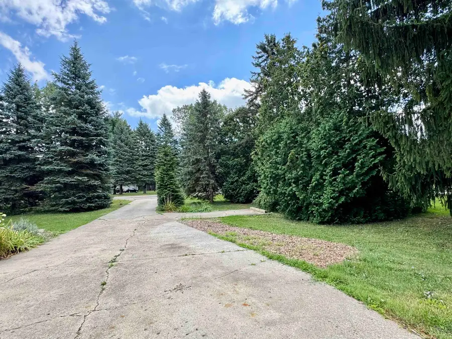 1068 S Graham RD, Flint, MI 48532 - Image #3