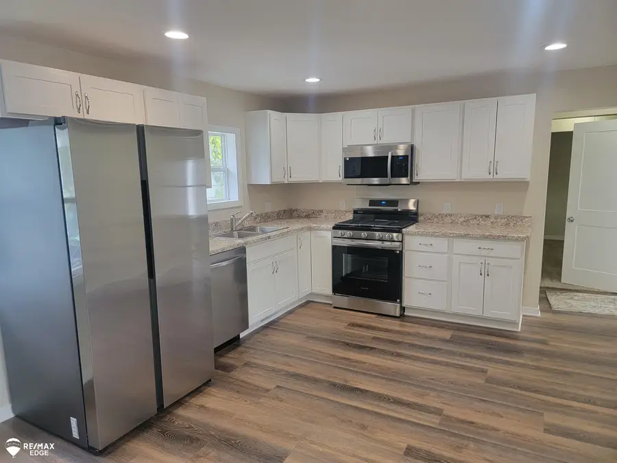 2073 Webber AVE, Burton, MI 48529 - Image #3