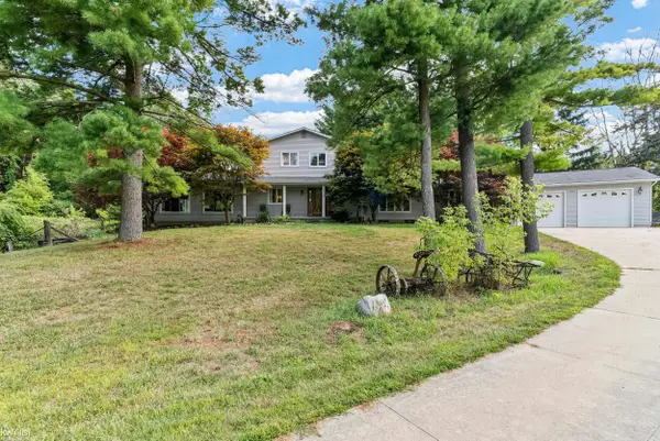 1061 Rose Center RD, Fenton, MI 48430