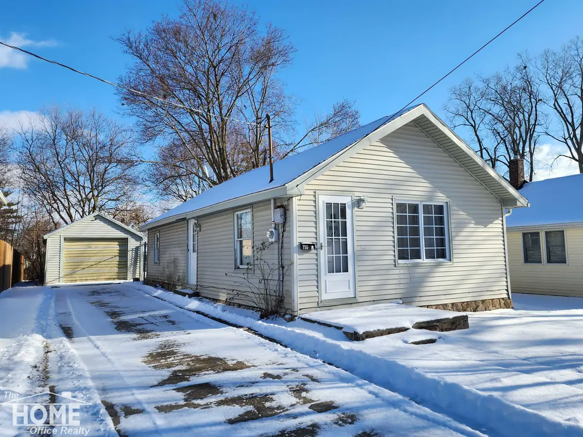 755 Woodlawn AVE, Owosso, MI 48867 - Image #1