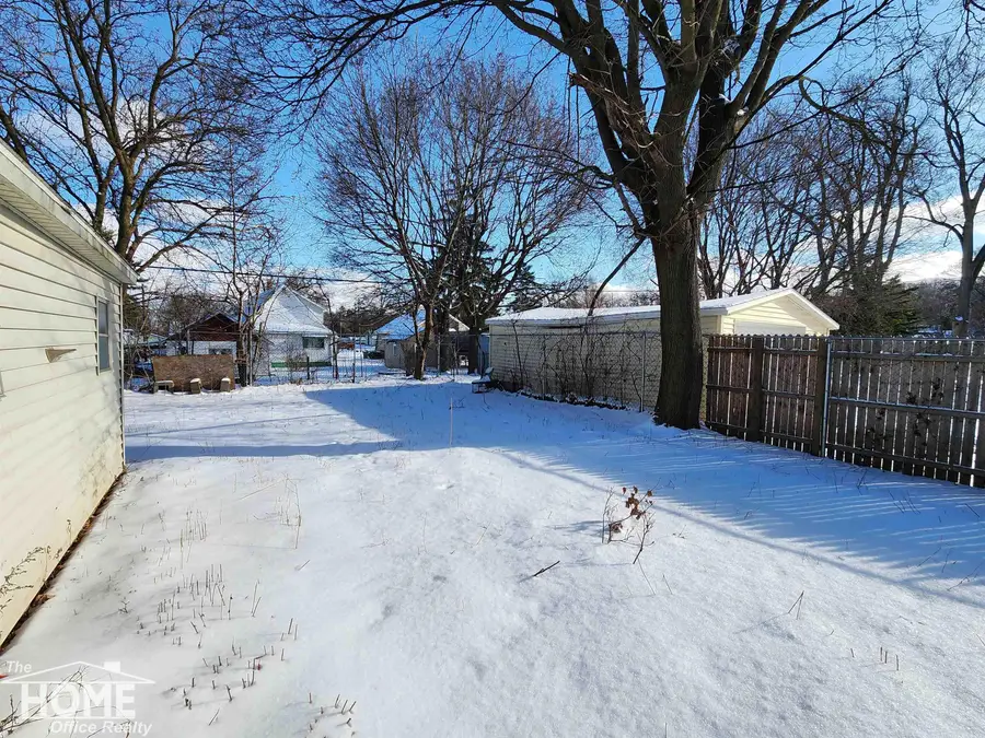 755 Woodlawn AVE, Owosso, MI 48867 - Image #2