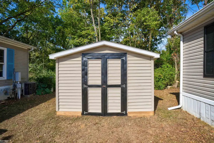 255 Grissom CT, Flushing, MI 48433 - Image #2