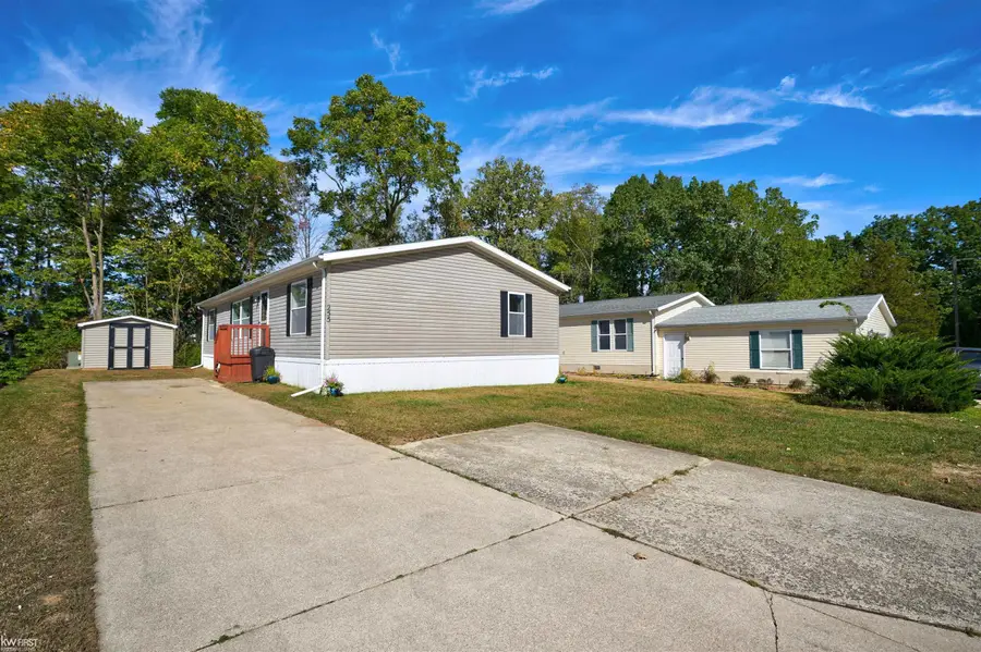 255 Grissom CT, Flushing, MI 48433 - Image #3