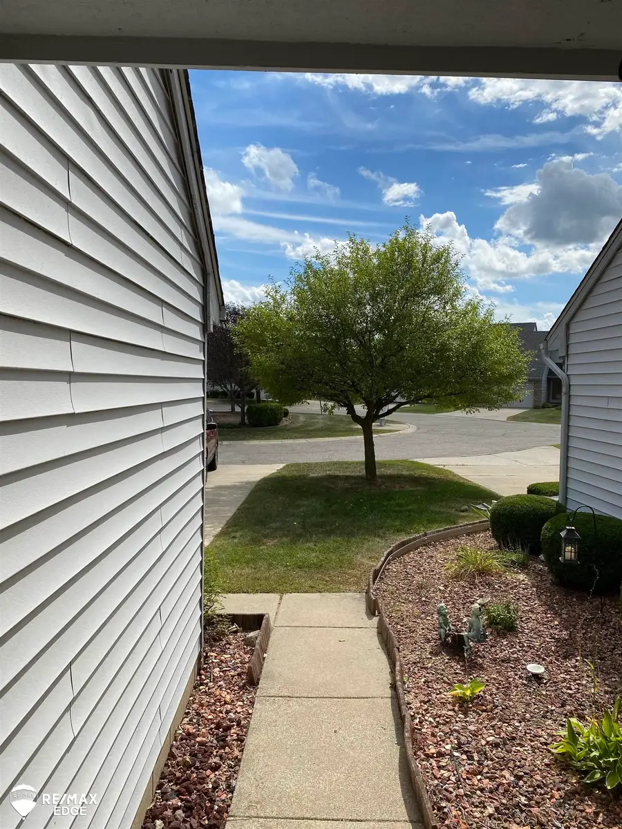 5465 Country Rose CIR, Grand Blanc Charter Township, MI 48439 - Image #3