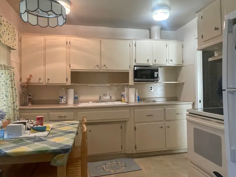 1727 Briarwood DR, Flint, MI 48507 - #3