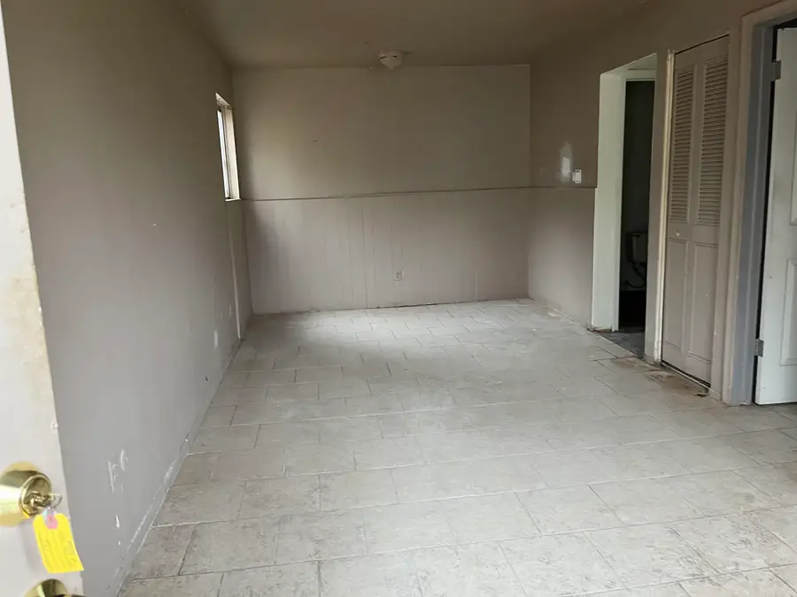 3205 Holly AVE, Flint, MI 48506 - Image #3