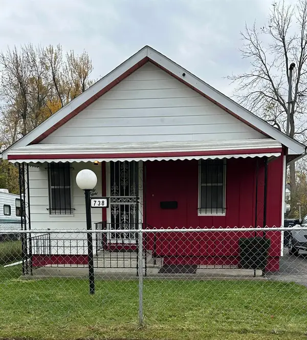 738 E York AVE, Flint, MI 48505