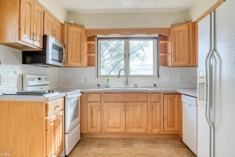 1932 E Hibbard RD, Owosso, MI 48867 - Image #2