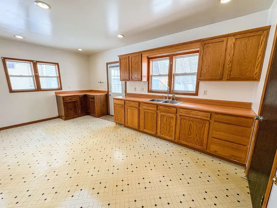 213 S Saginaw ST, Montrose, MI 48457 - Image #3