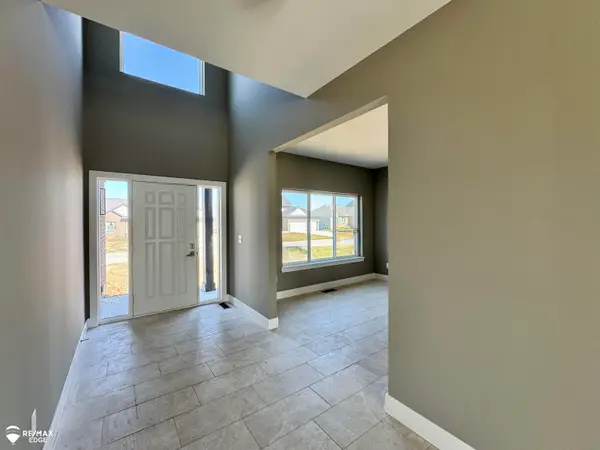 8031 Laguna LN, GrandBlanc, MI 48439