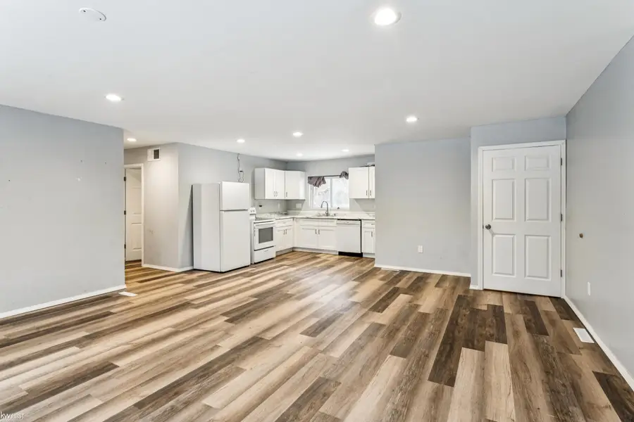 4875 S Sheridan RD, Millington, MI 48746 - Image #2